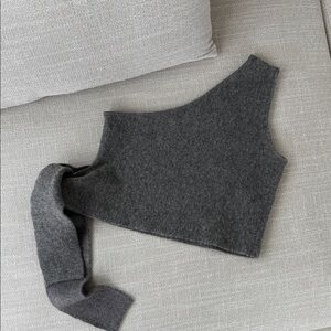 Top made of wool fabric. Size S. Excellent condition.  Brand Zara. Gray colo